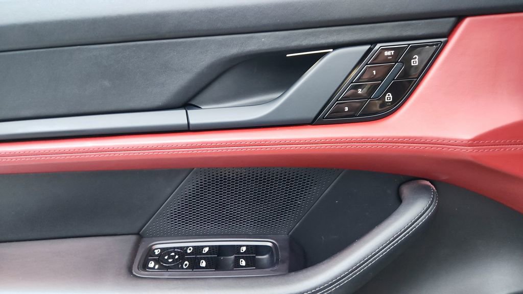 Used 2020 Porsche Taycan 4S w/ Premium Package image 27