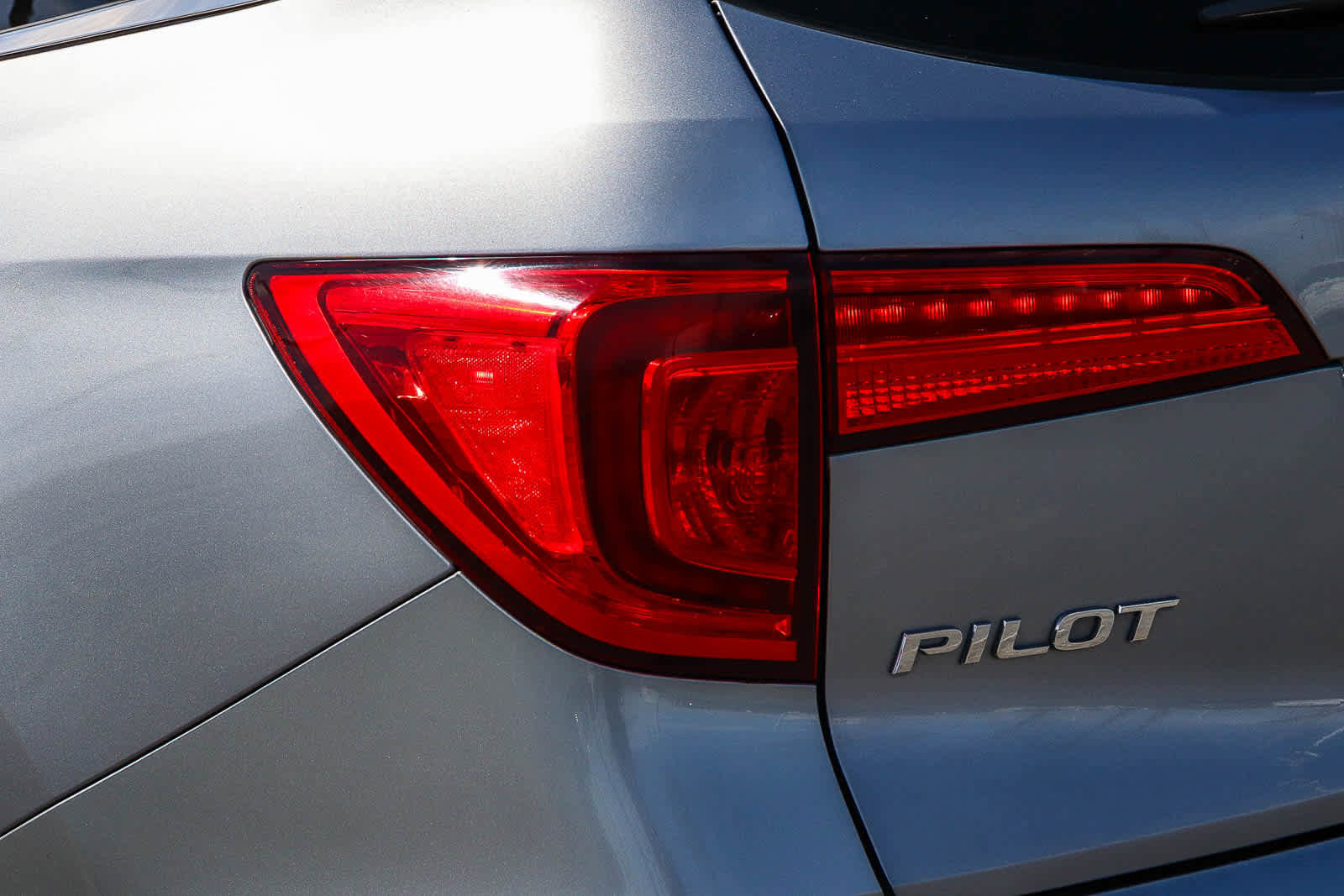 Used 2017 Honda Pilot Touring image 9