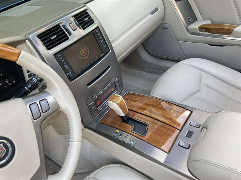 Used 2005 Cadillac XLR RWD image 23