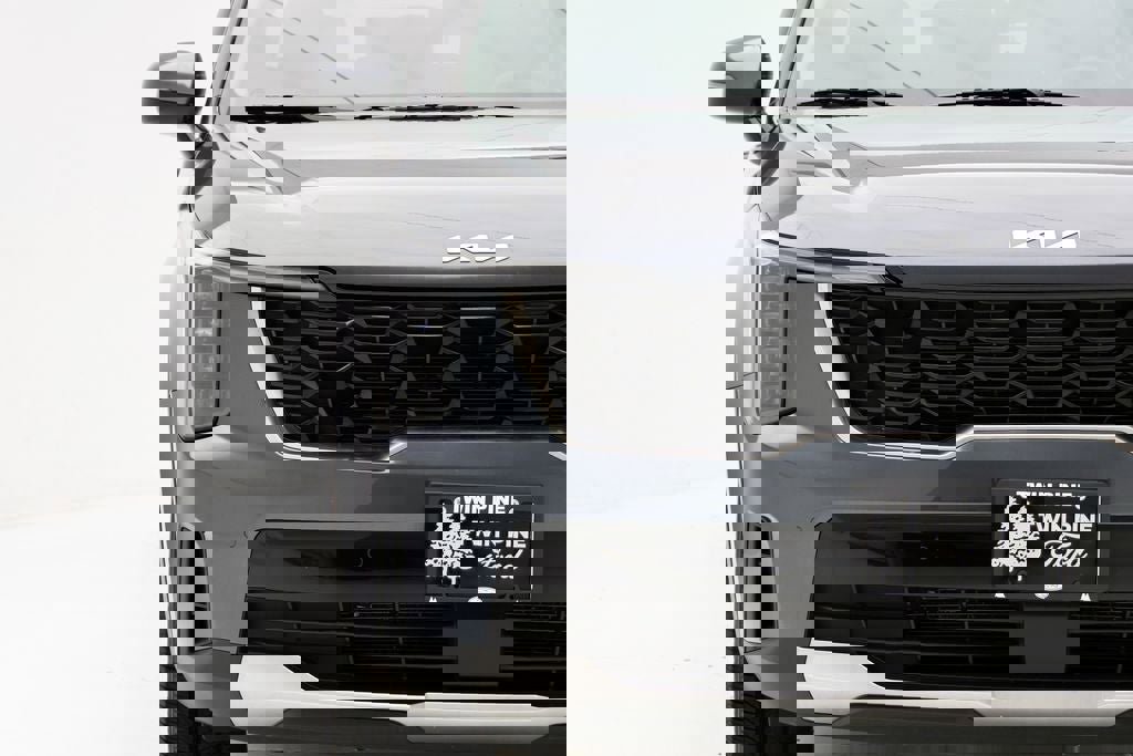 Used 2024 Kia Sorento S image 4