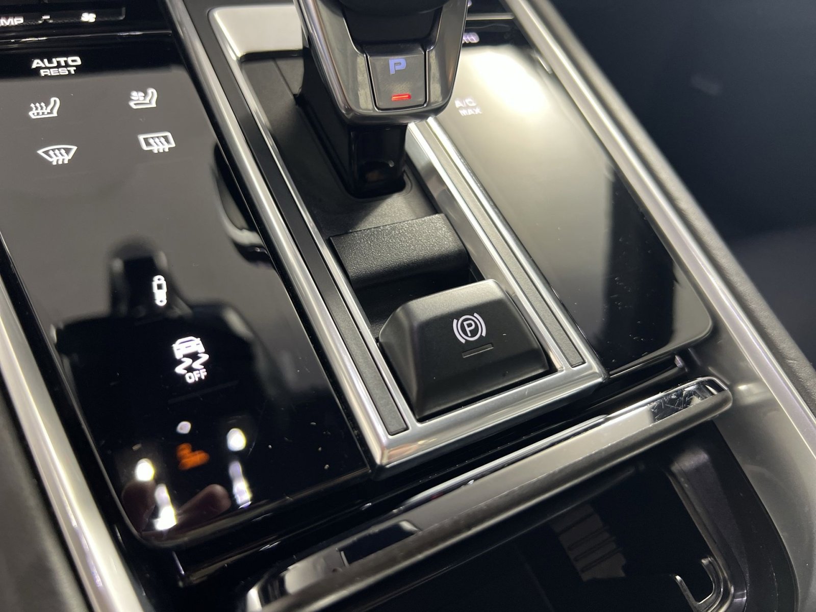 Used 2020 Porsche Panamera GTS image 33