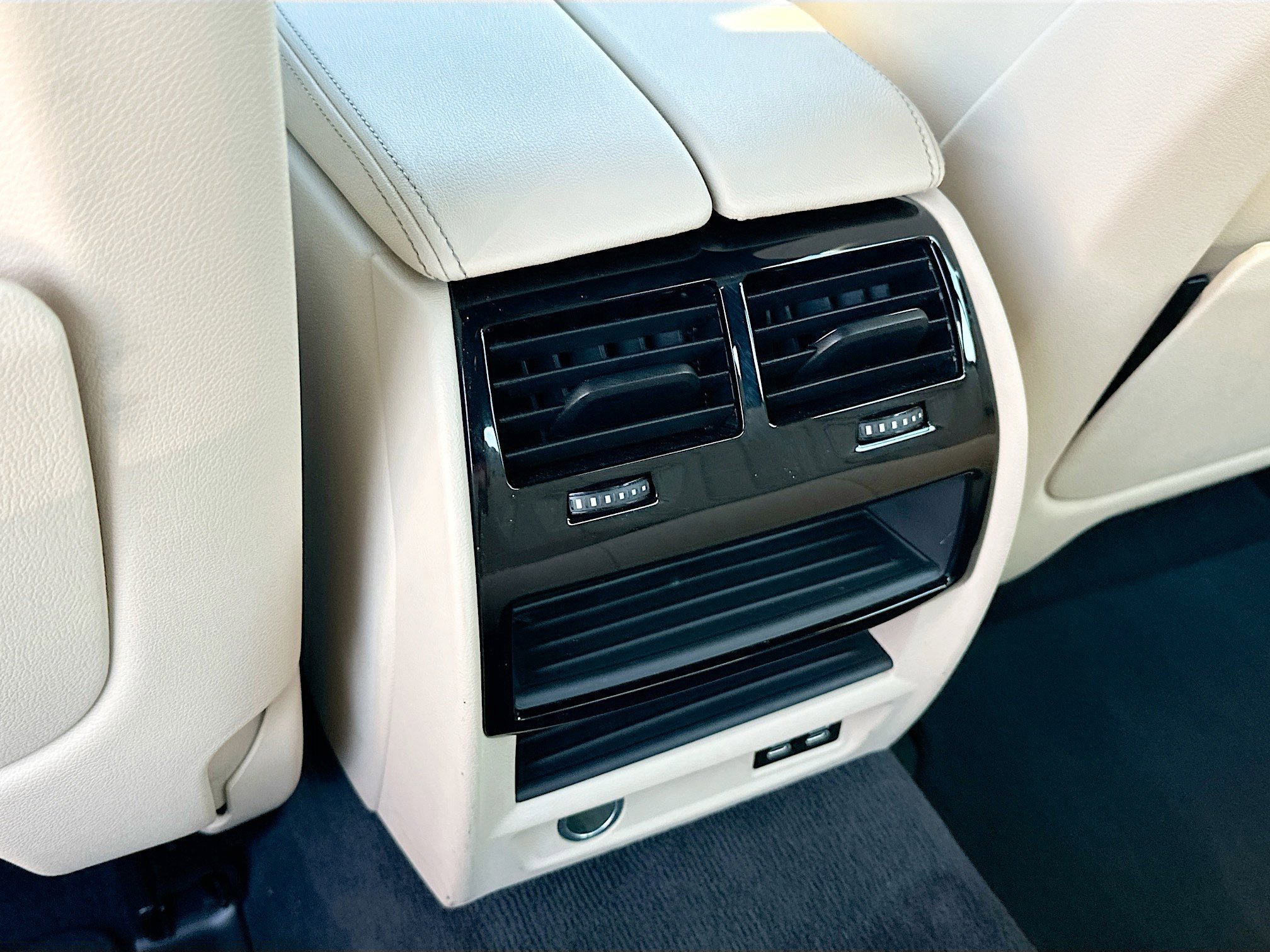 Used 2022 BMW 530i w/ Convenience Package image 25