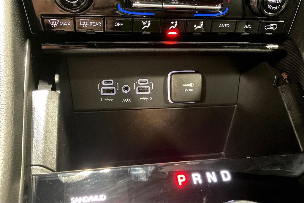 Used 2025 Jeep Grand Cherokee L Limited w/ Black Appearance Package image 31