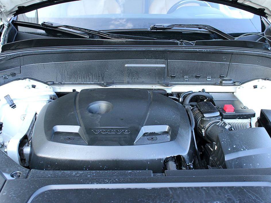 Used 2016 Volvo XC90 T6 Momentum image 33