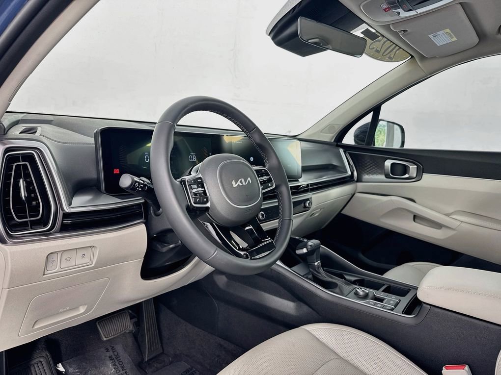 Used 2025 Kia Sorento EX FWD image 14
