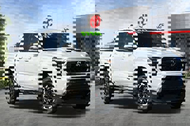 Used 2024 Toyota Tacoma TRD Sport image 2