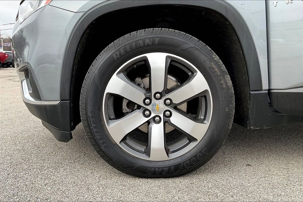 Used 2020 Chevrolet Traverse LT w/ LT Premium Package image 8