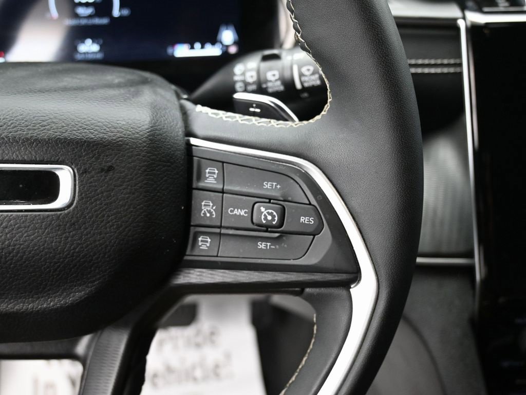 Used 2024 Jeep Grand Cherokee L Laredo image 18