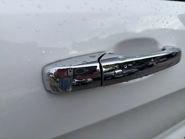 Used 2014 Jeep Grand Cherokee Overland AWD/4WD image 15