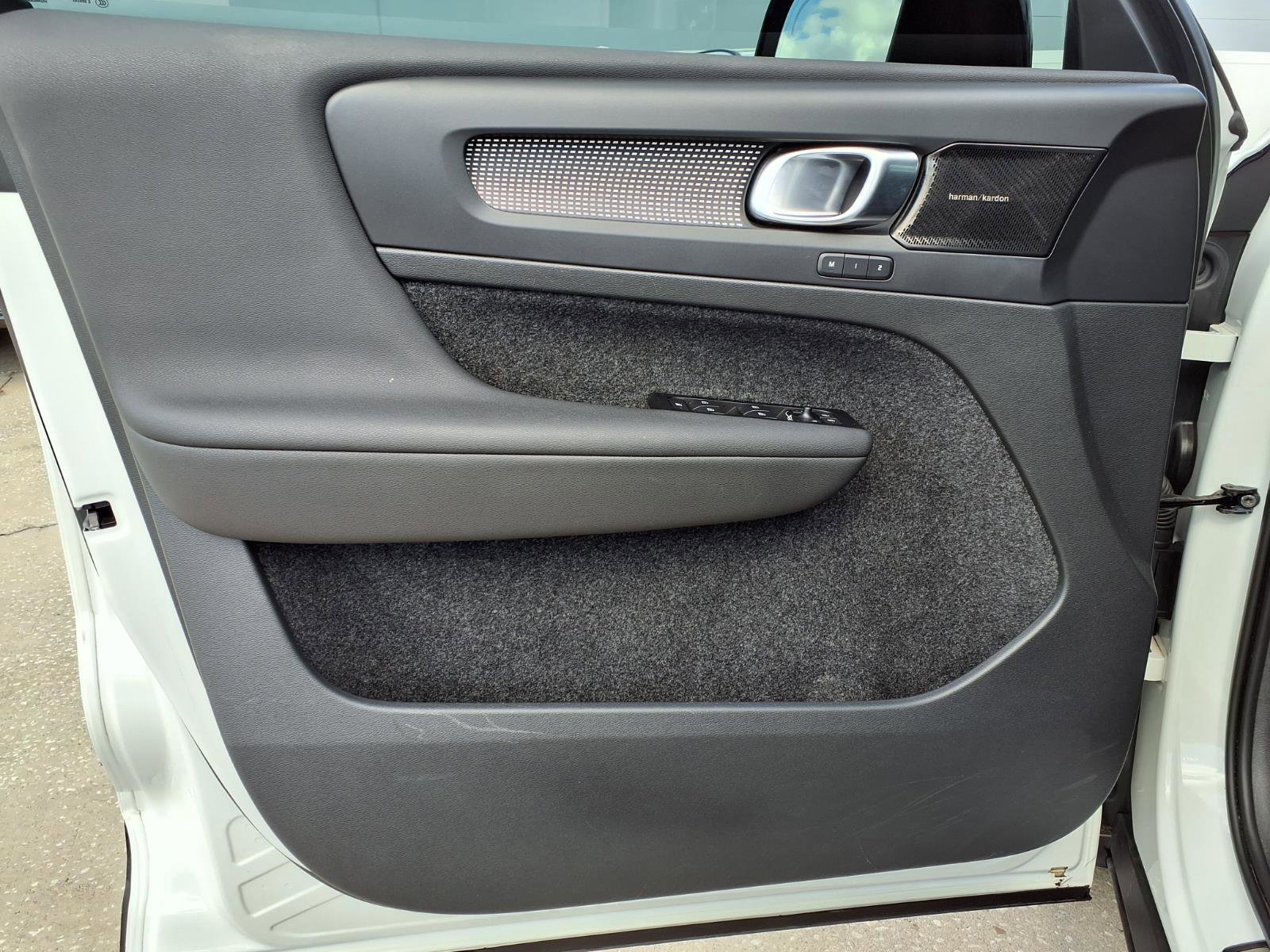 Used 2022 Volvo XC40 T5 R-Design w/ Advanced Package image 23