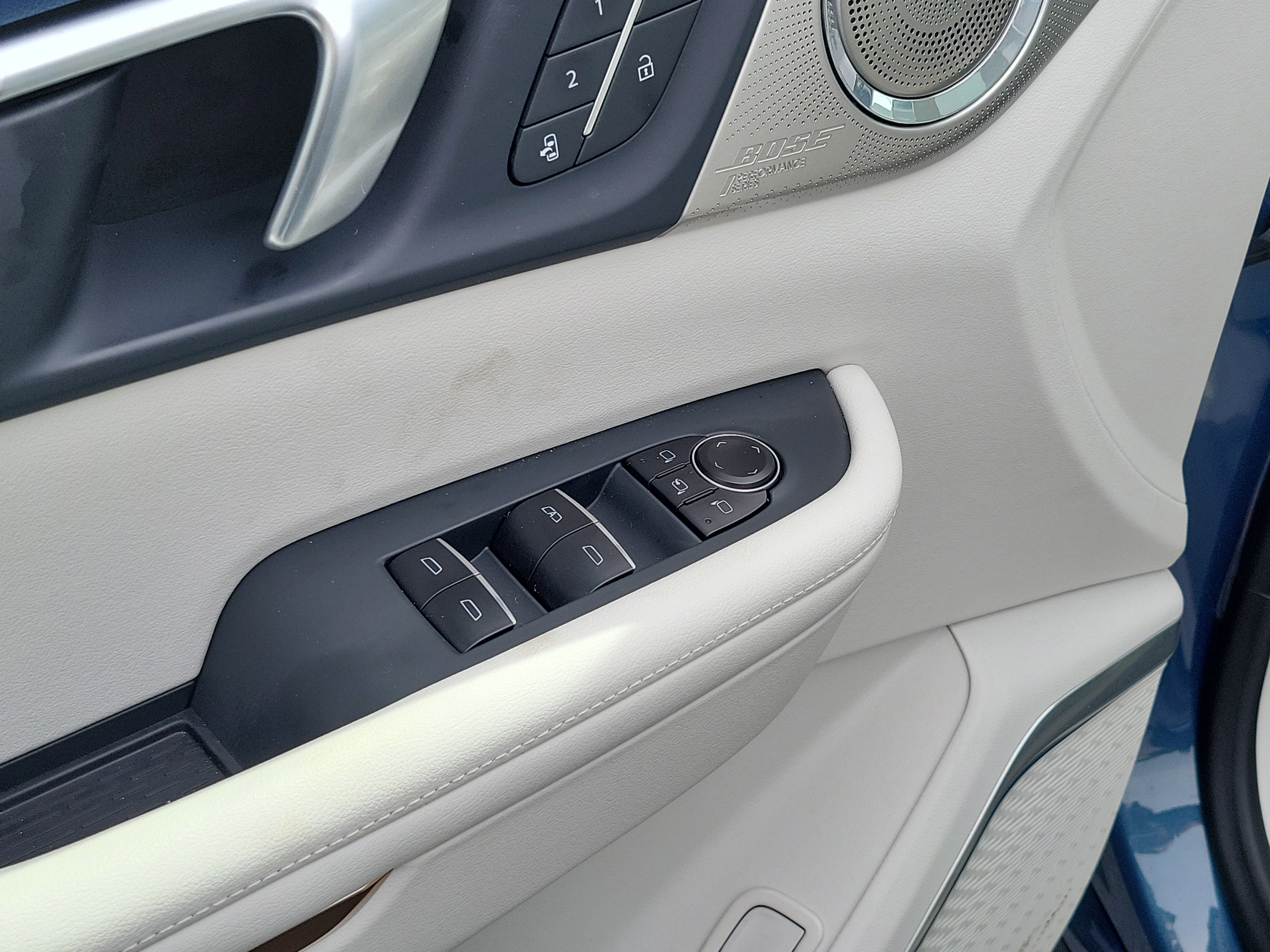 Used 2025 Buick Enclave Avenir FWD image 20