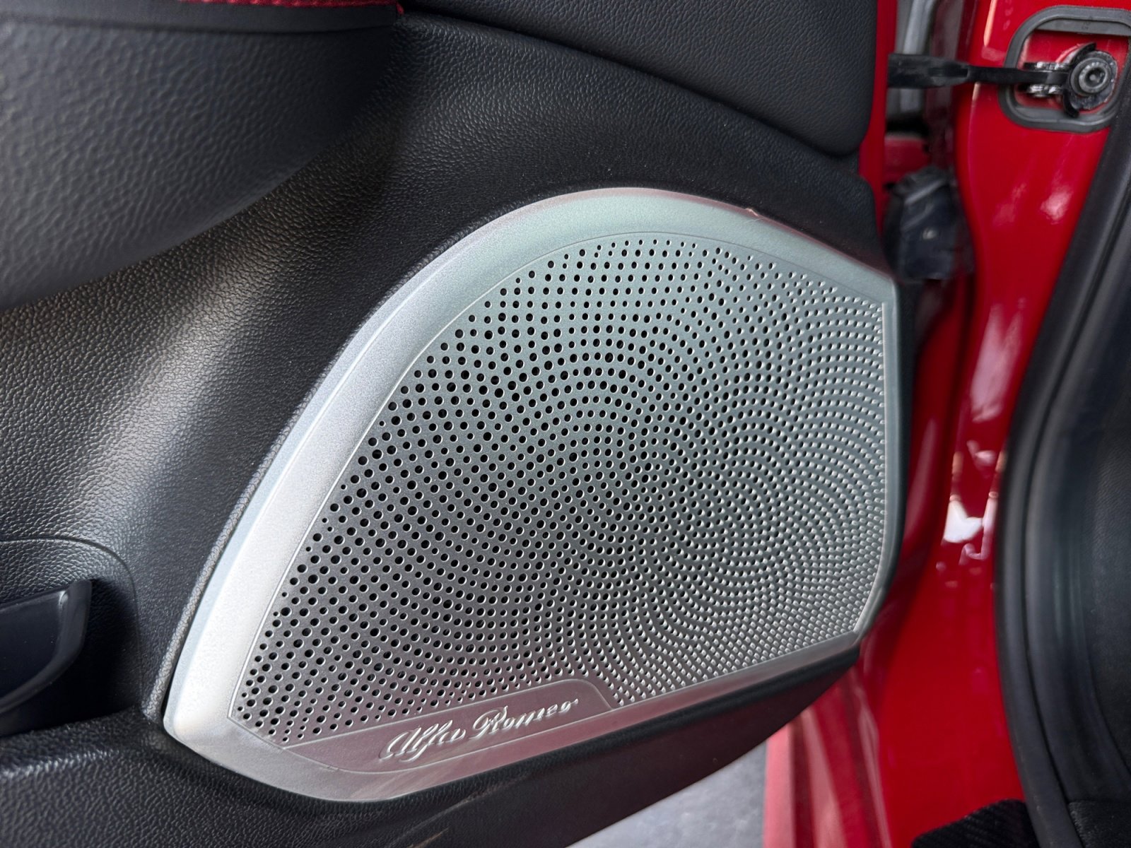 Used 2017 Alfa Romeo Giulia Ti w/ TI 19" Sport Package image 21