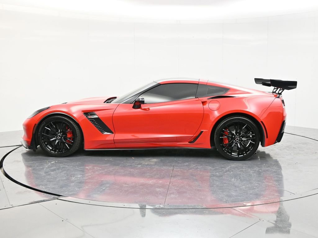 Used 2015 Chevrolet Corvette Z06 w/ 3LZ Preferred Equipment Group RWD image 8