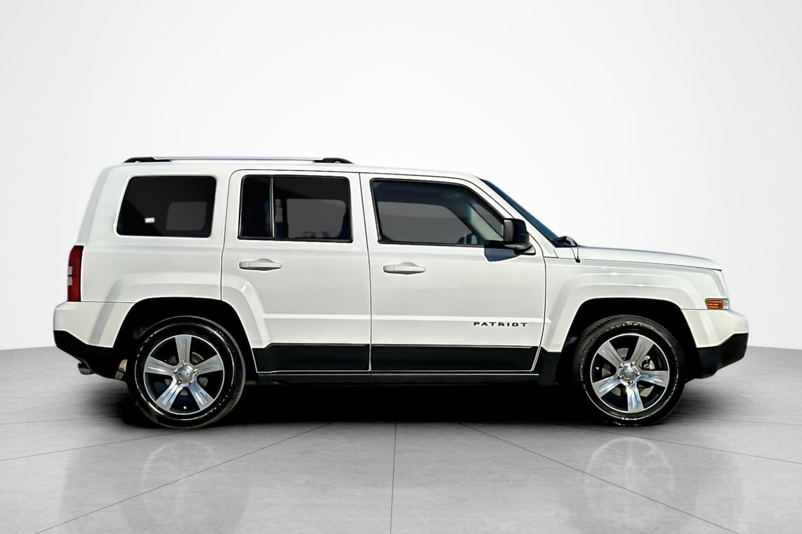 Used 2016 Jeep Patriot High Altitude image 6