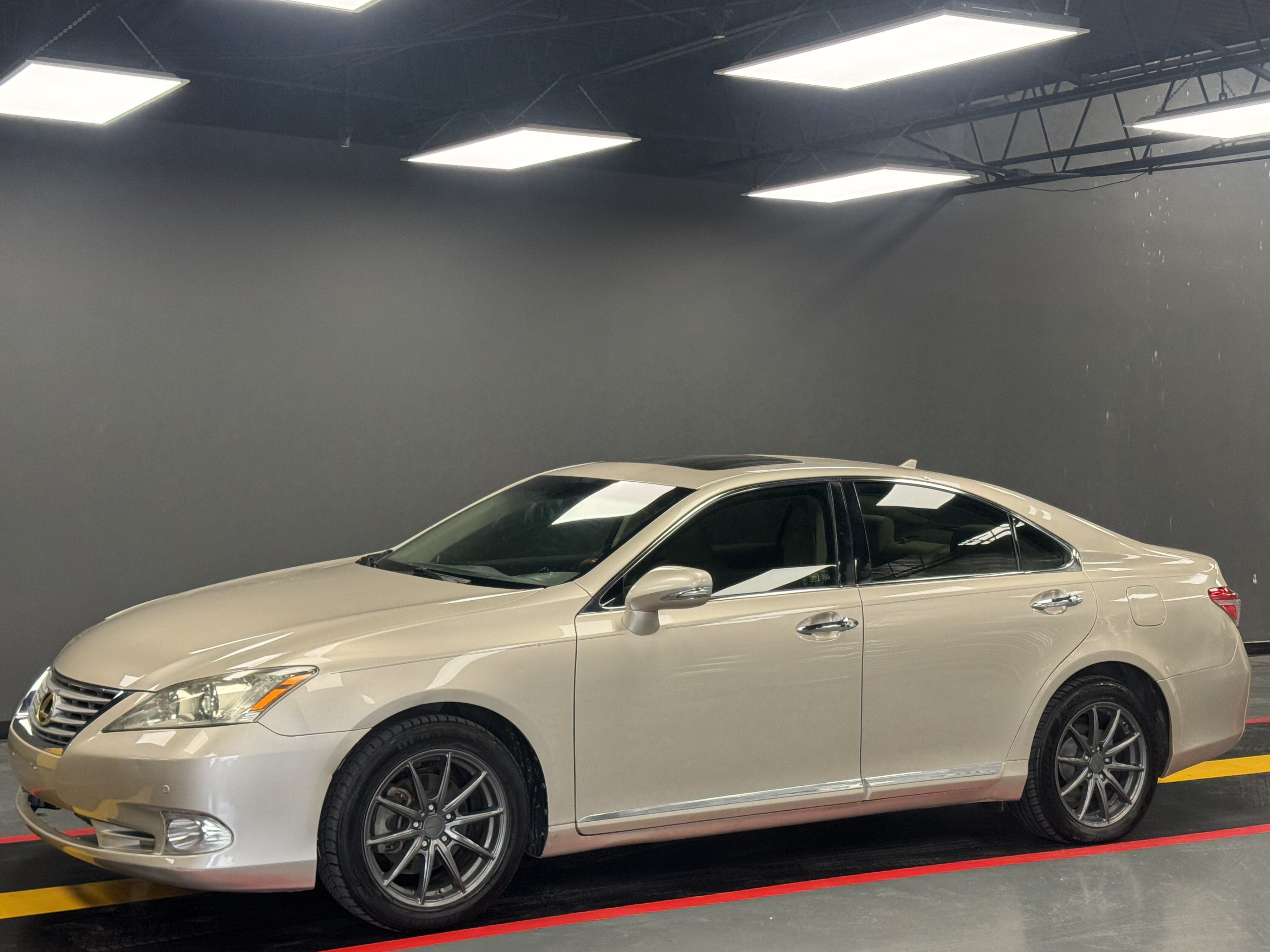 Used 2011 Lexus ES 350 FWD image 1