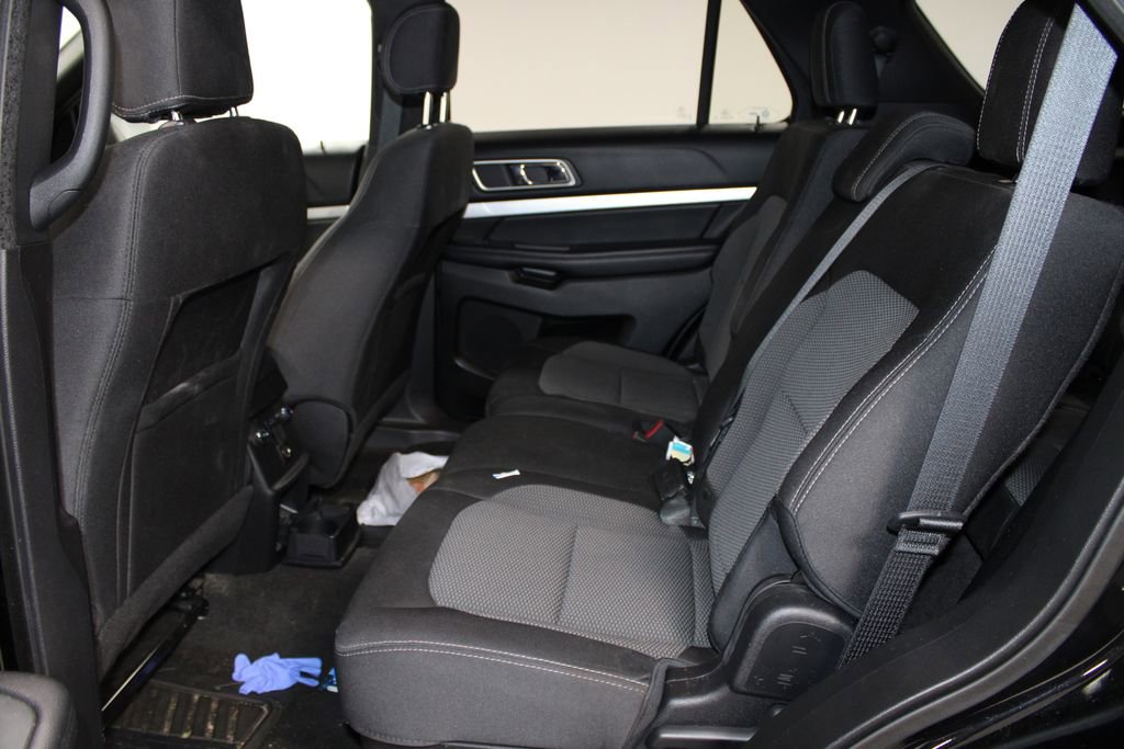 Used 2017 Ford Explorer XLT w/ Equipment Group 201A AWD/4WD image 18