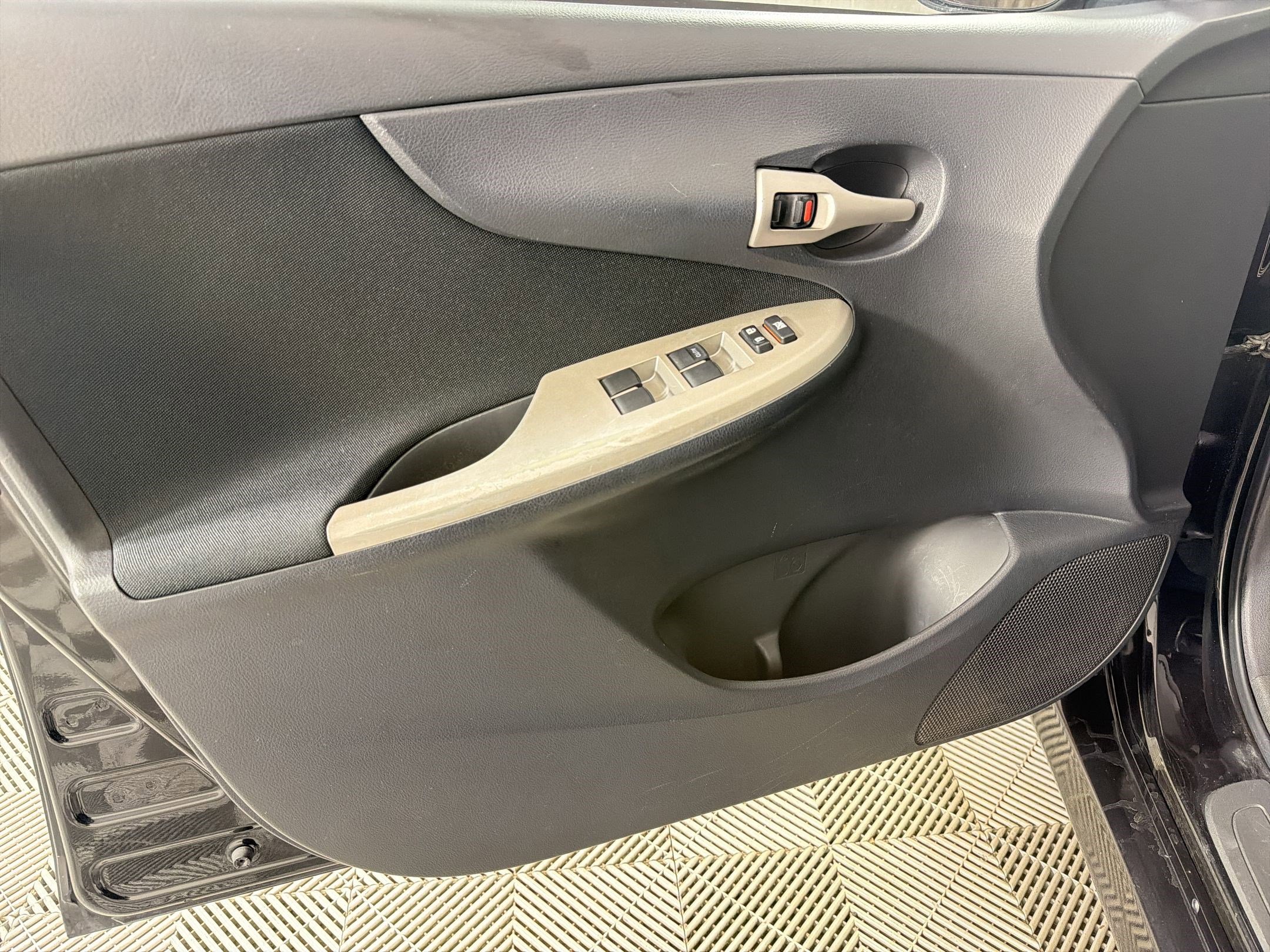 Used 2010 Toyota Corolla S image 12