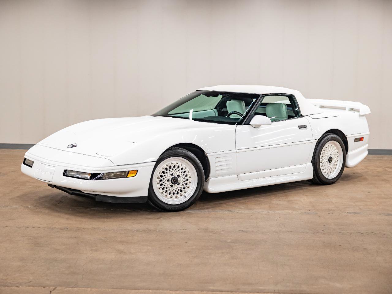 Used 1992 Chevrolet Corvette Convertible RWD image 2