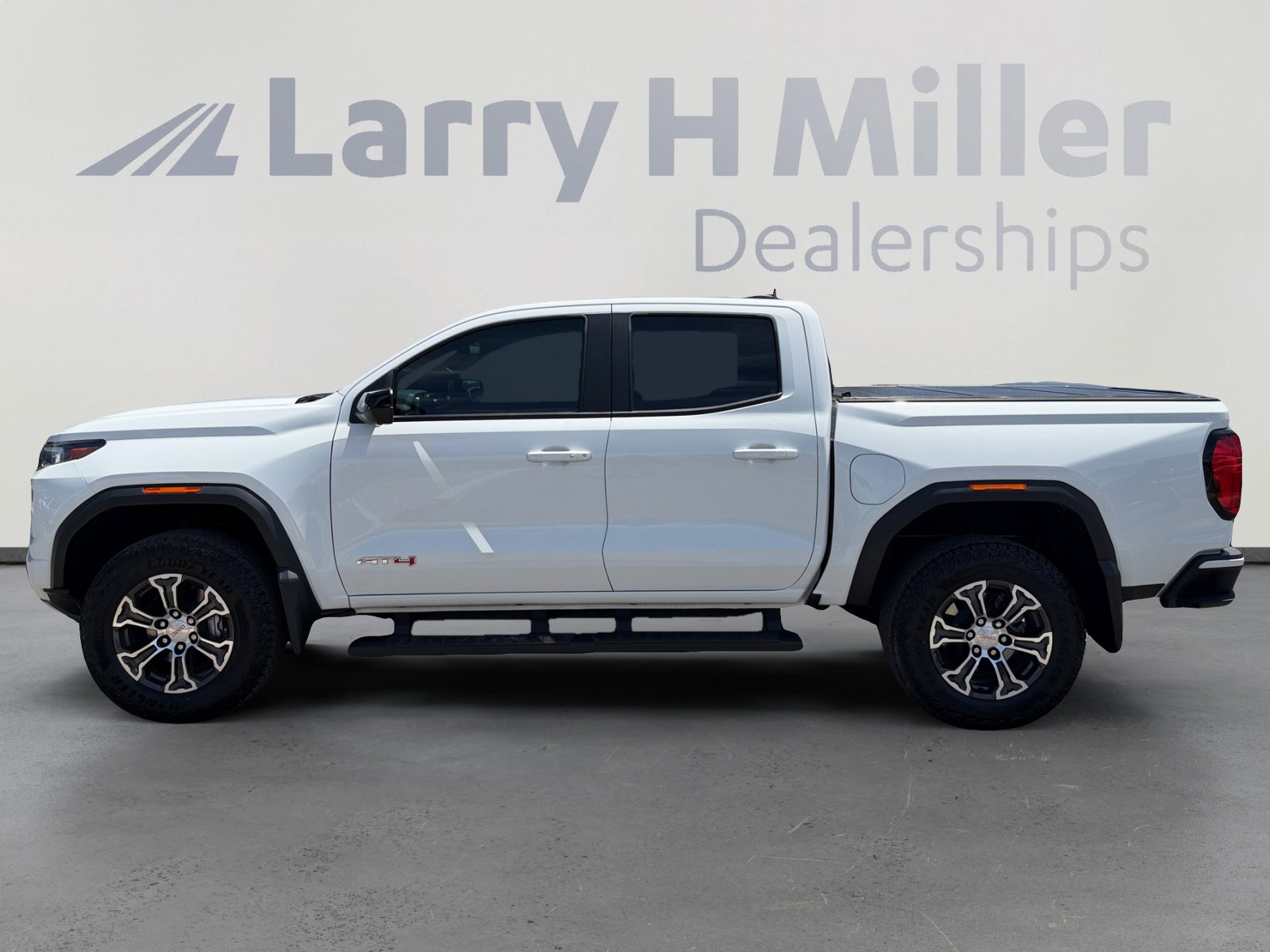 Used 2024 GMC Canyon AT4 w/ Technology Package AWD/4WD image 2