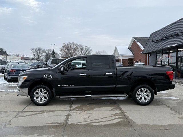 Used 2017 Nissan Titan SV image 4