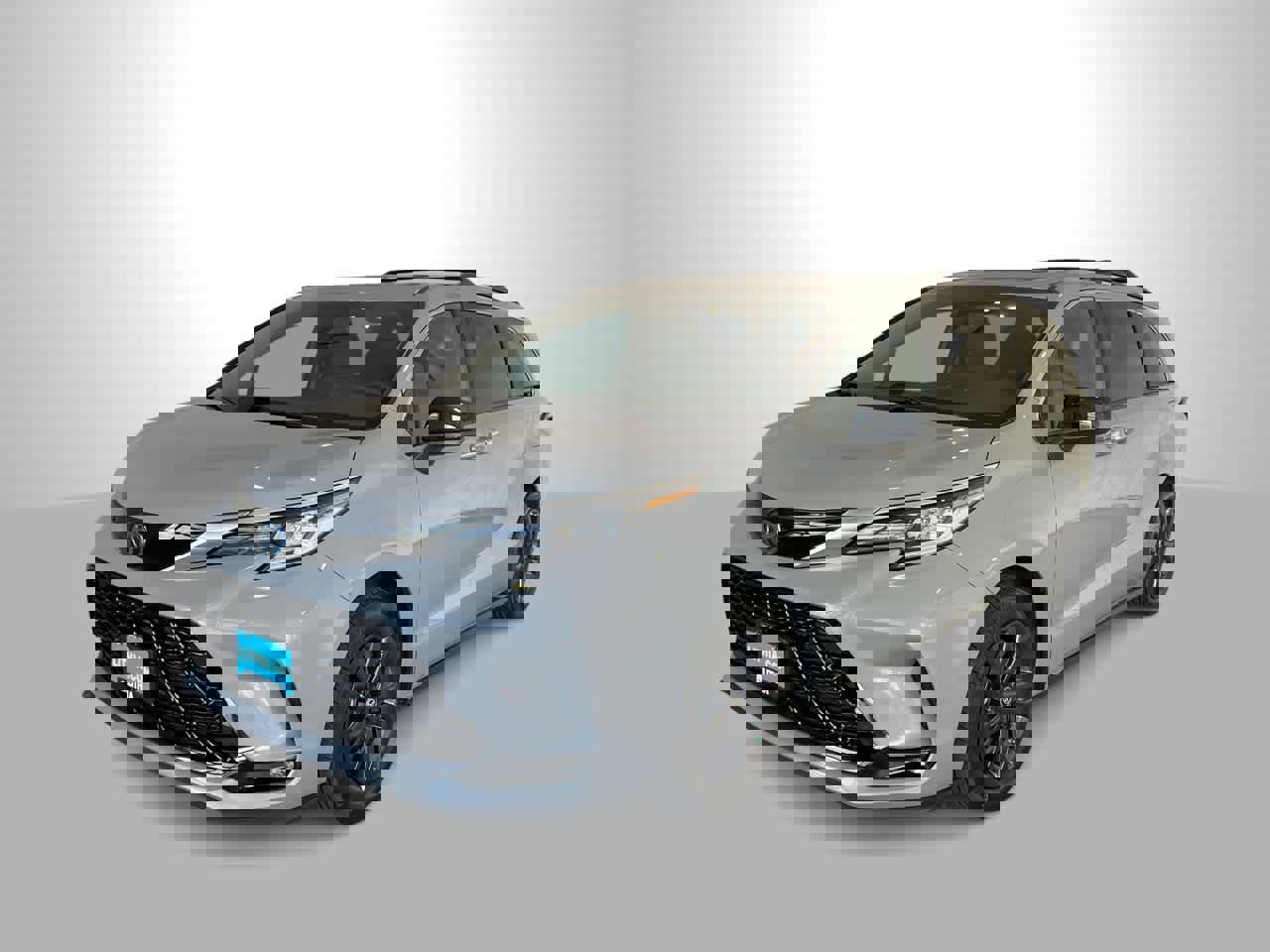 Used 2024 Toyota Sienna XSE w/ XSE Plus Package image 1