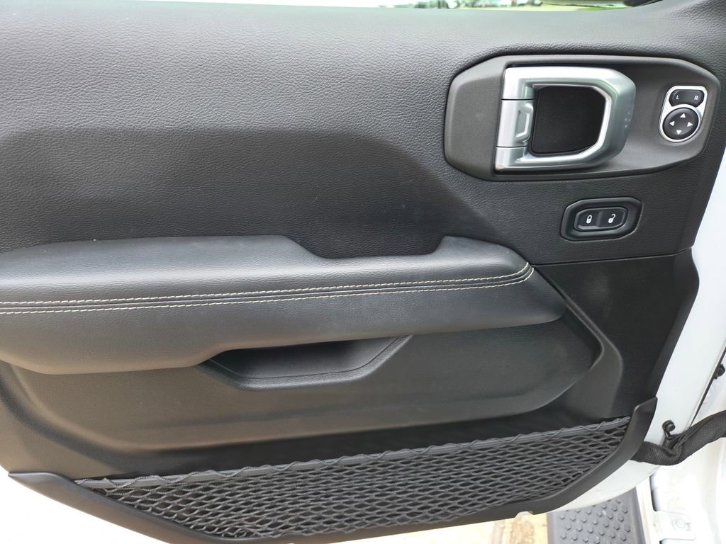 Used 2022 Jeep Wrangler Unlimited Sahara w/ Cold Weather Group image 30