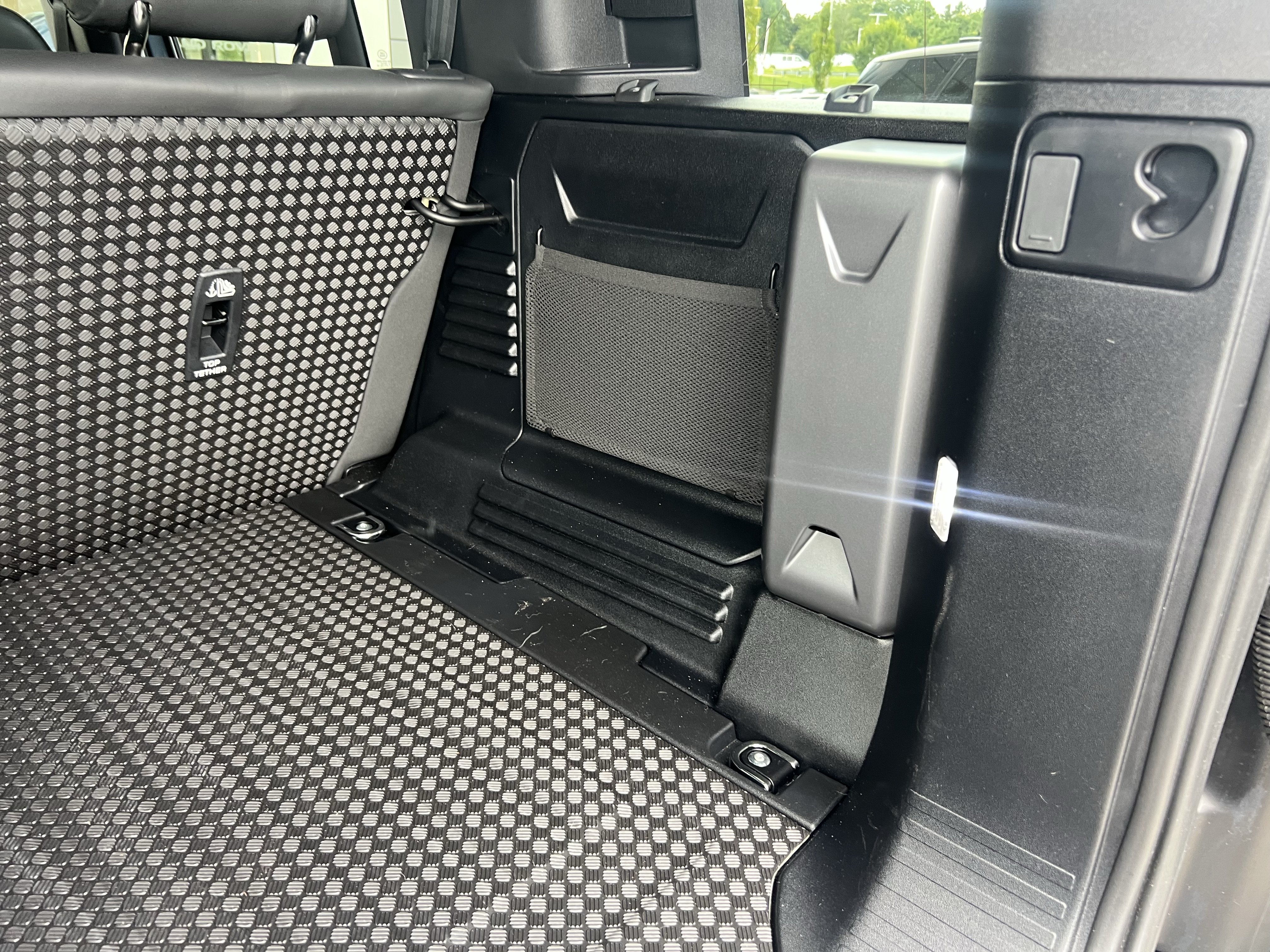 Used 2024 Land Rover Defender 110 X-Dynamic SE AWD/4WD image 37