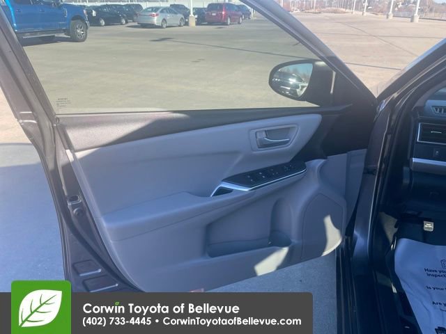 Used 2016 Toyota Camry SE image 10