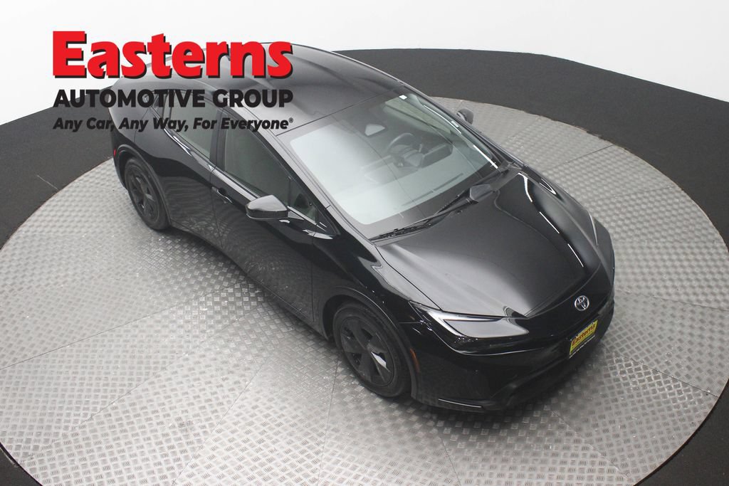 Used 2023 Toyota Prius LE FWD image 3