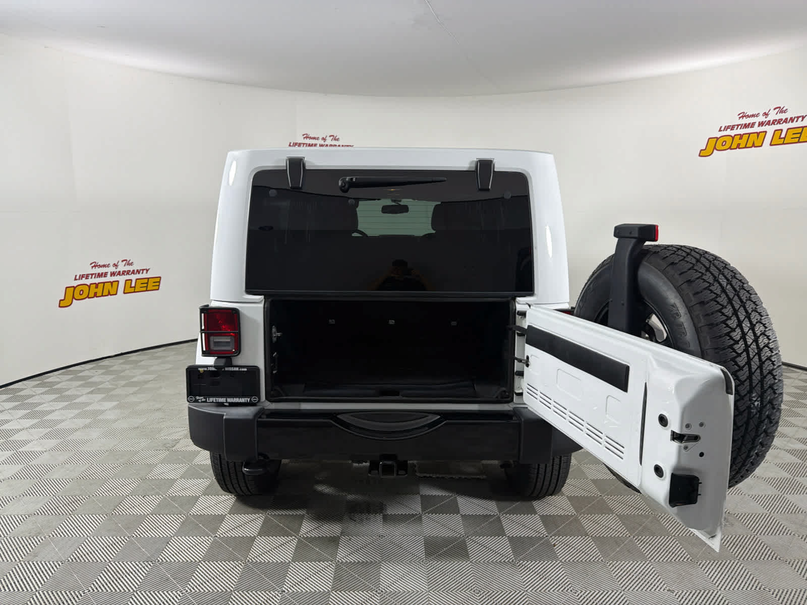 Used 2018 Jeep Wrangler Unlimited Sahara AWD/4WD image 5