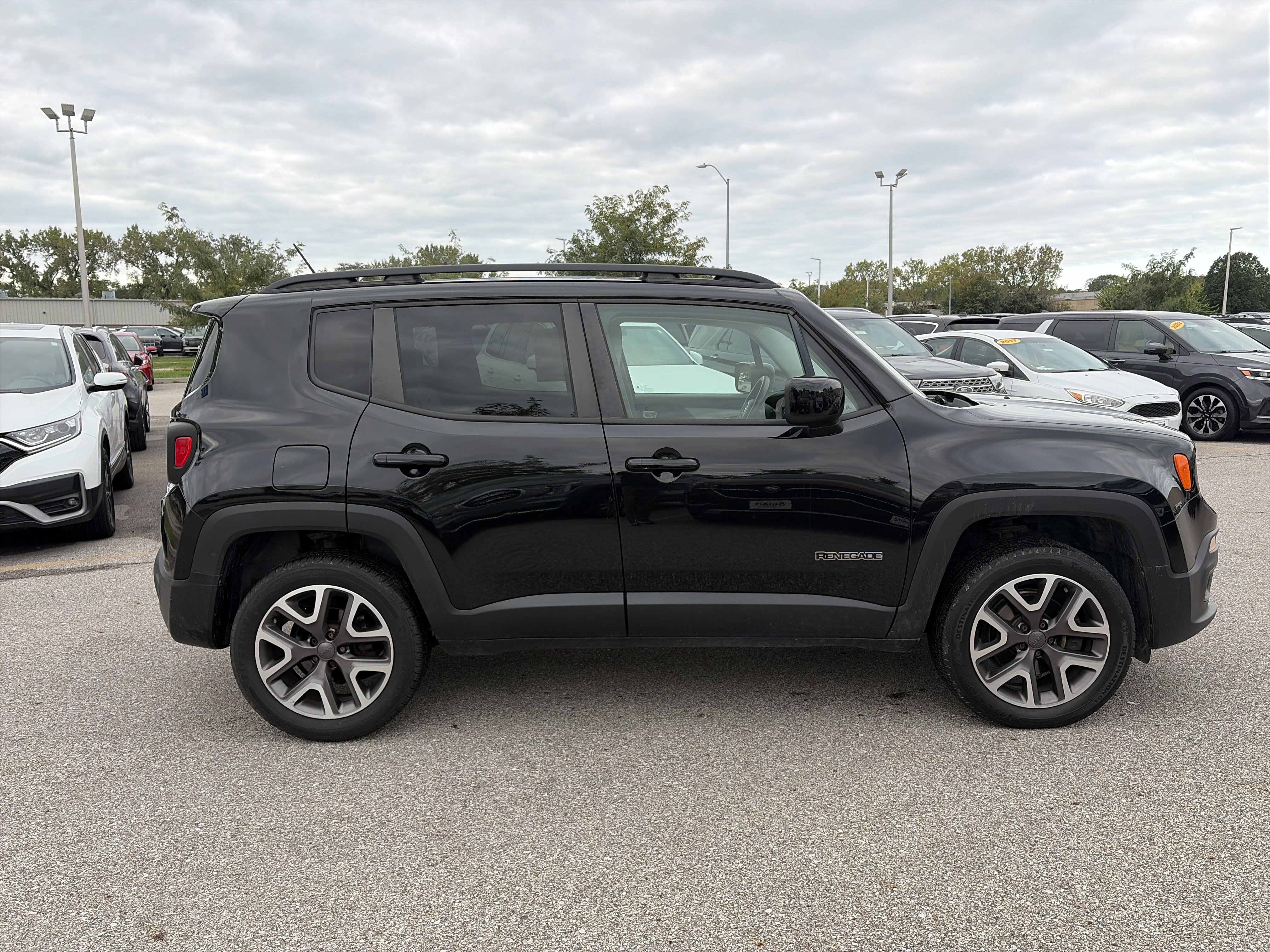 Used 2015 Jeep Renegade Latitude AWD/4WD image 4