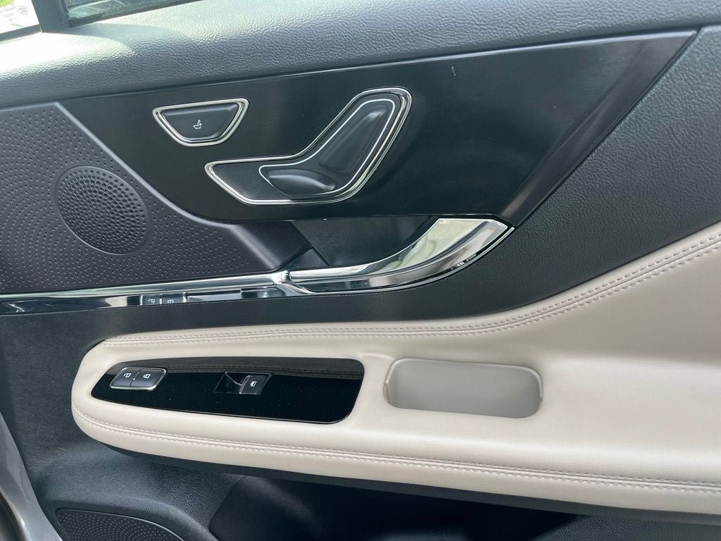 Used 2025 Lincoln Corsair AWD image 23