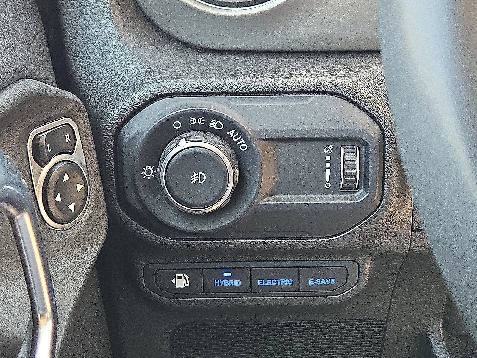 Used 2023 Jeep Wrangler Unlimited AWD/4WD image 24