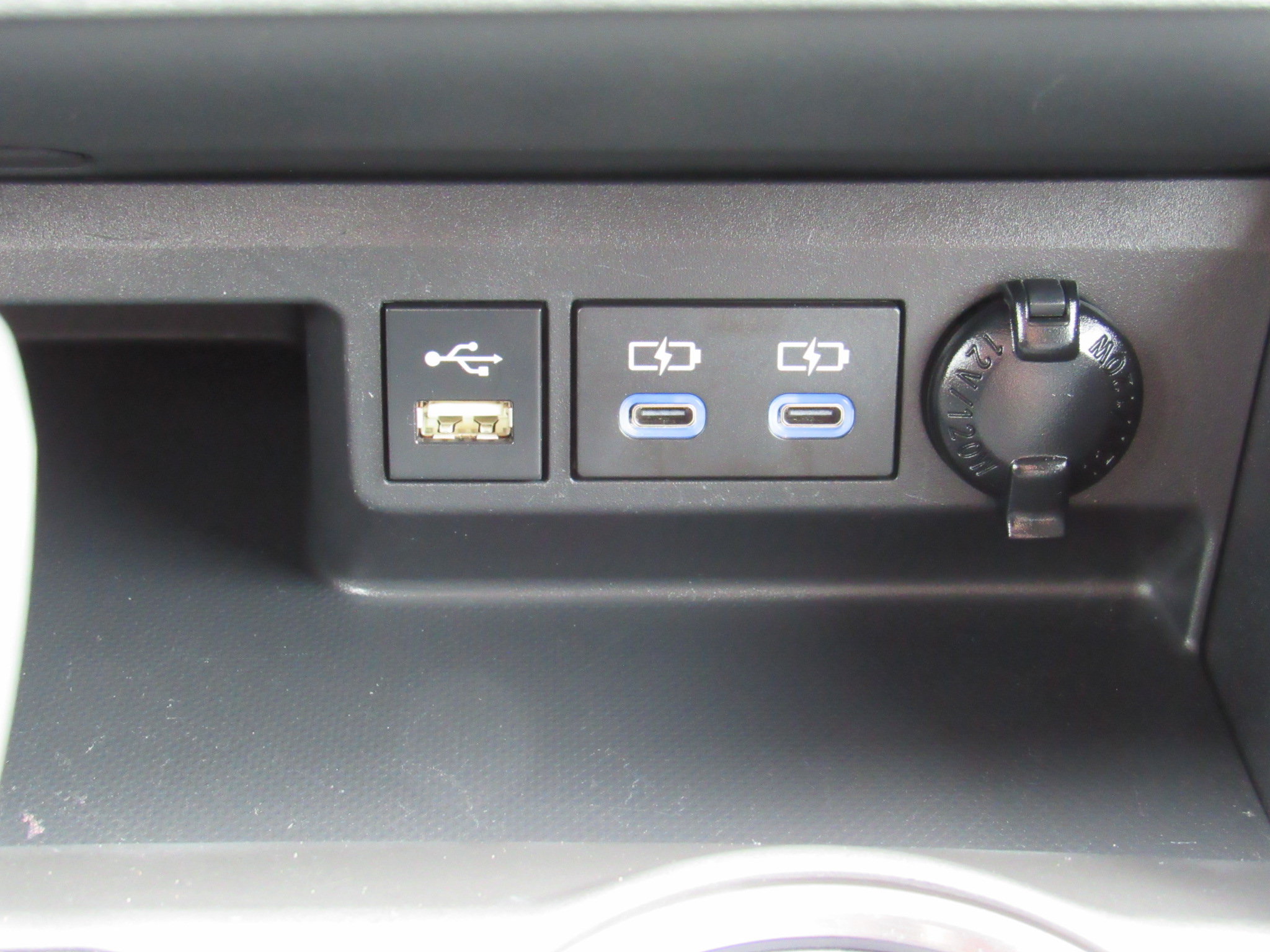 Used 2022 Toyota Highlander XLE AWD/4WD image 25