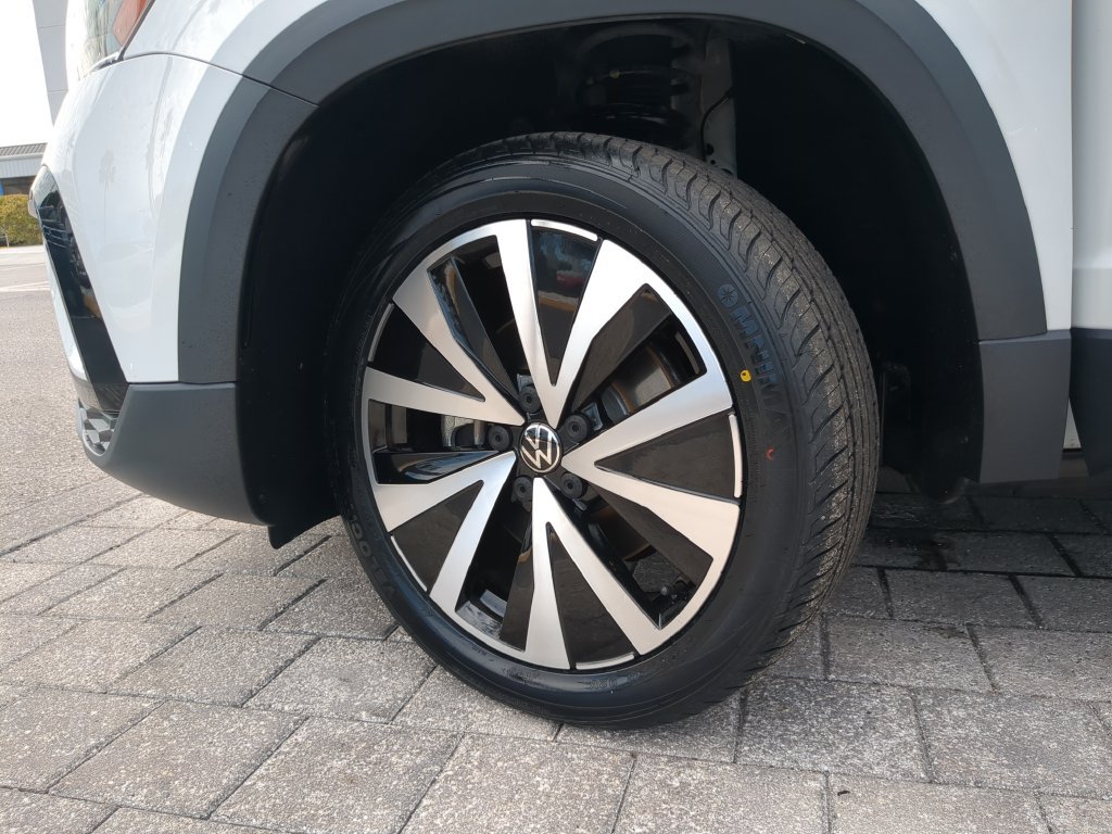 Certified 2022 Volkswagen Taos SE FWD image 32