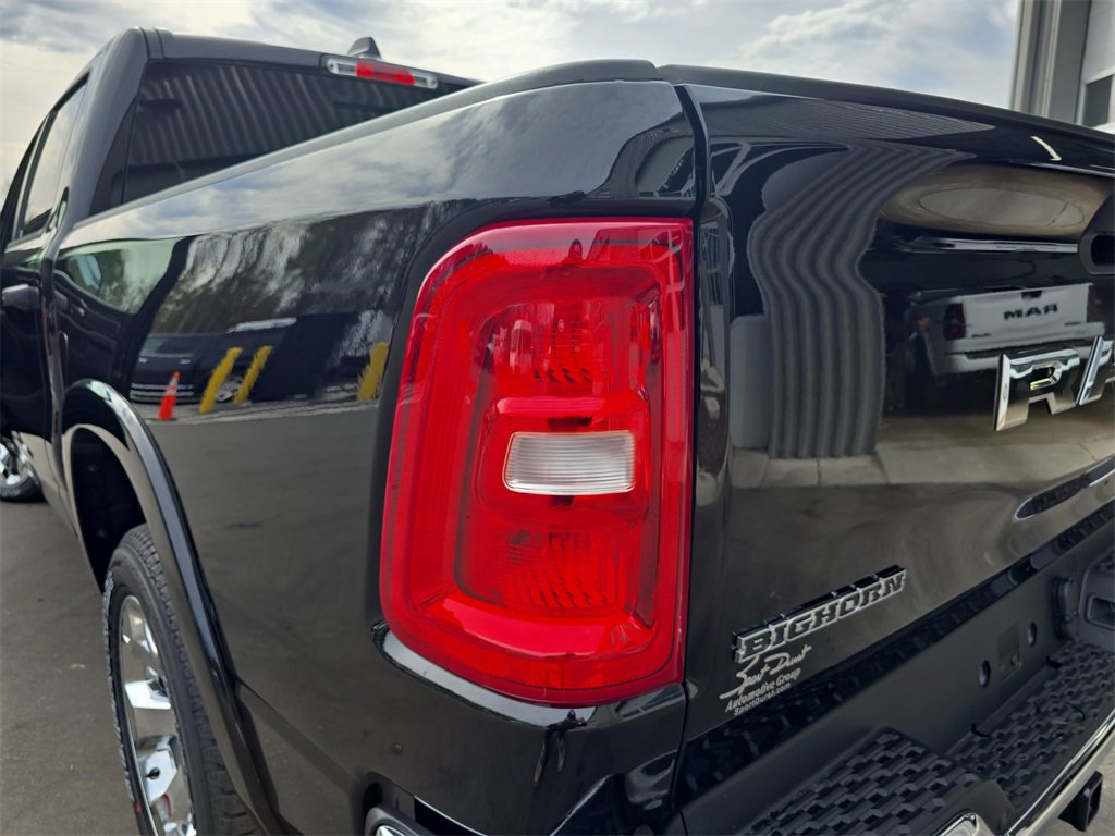 New 2026 RAM 1500 4x4 Crew Cab image 32