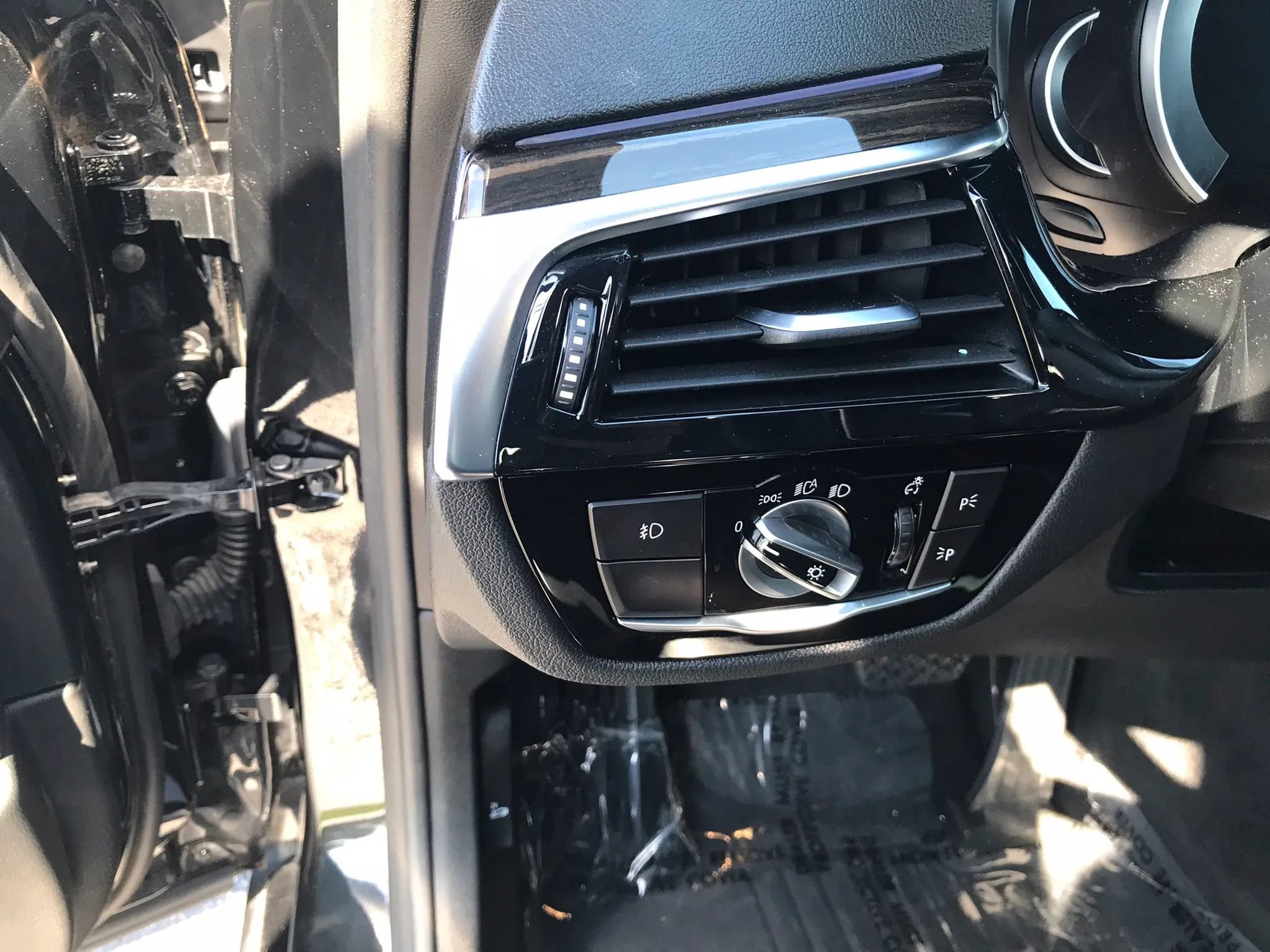 Used 2018 BMW 530e xDrive w/ Premium Package 2 AWD/4WD image 14