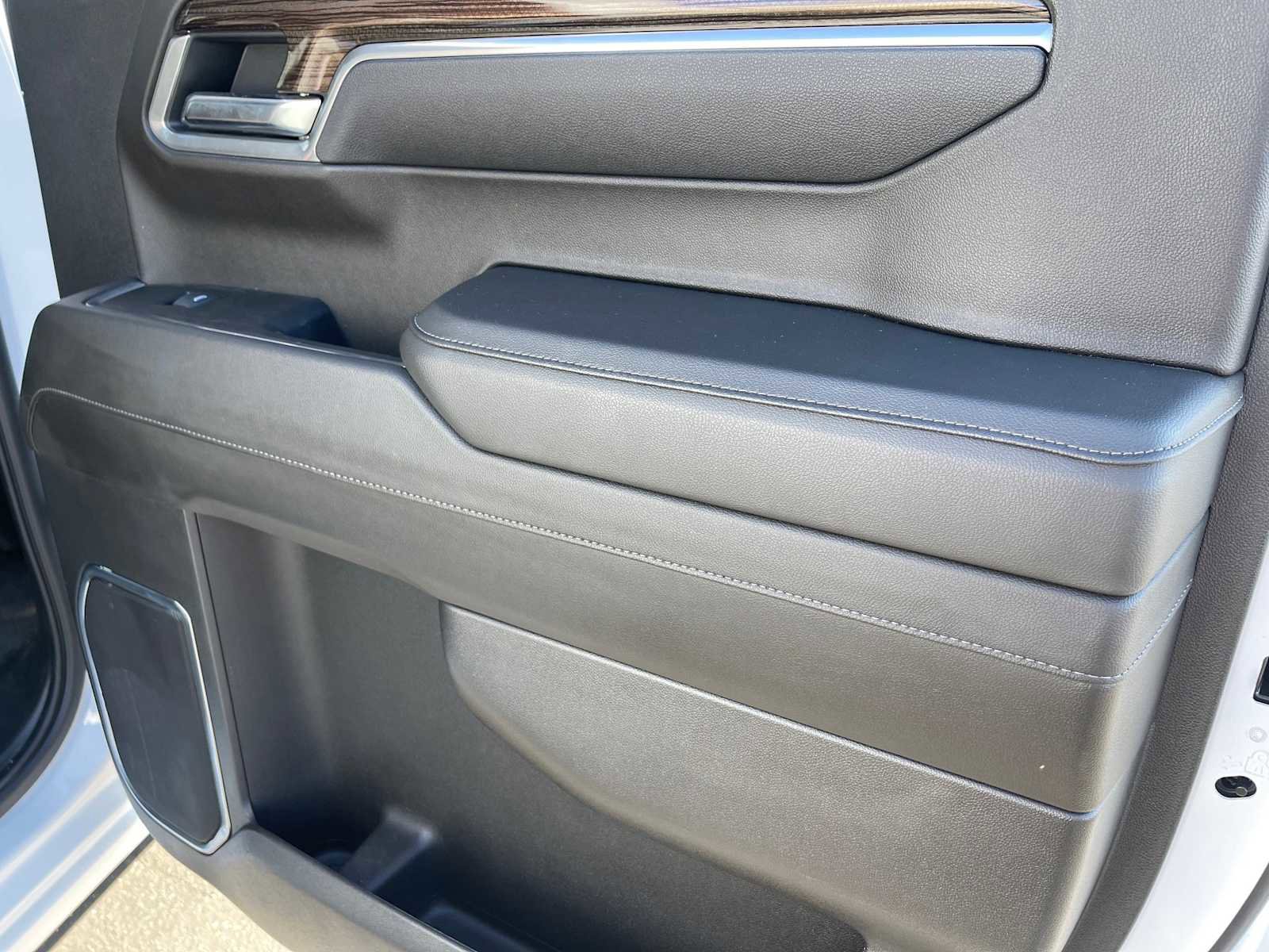 Used 2025 Chevrolet Silverado 1500 LT image 13