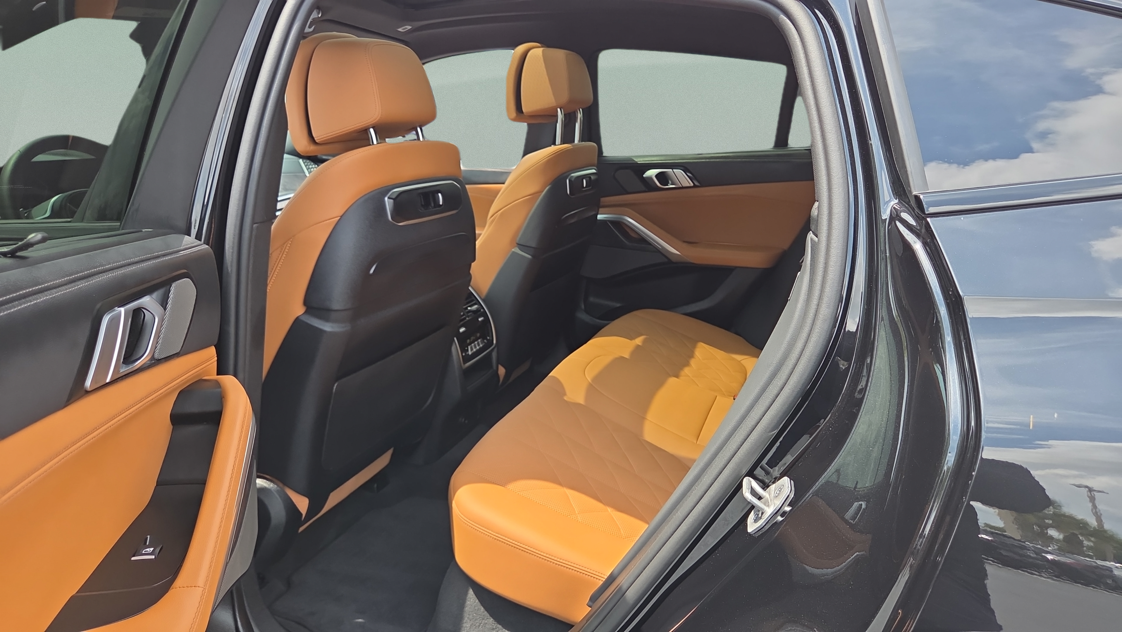 Used 2025 BMW X6 M60i AWD/4WD image 11