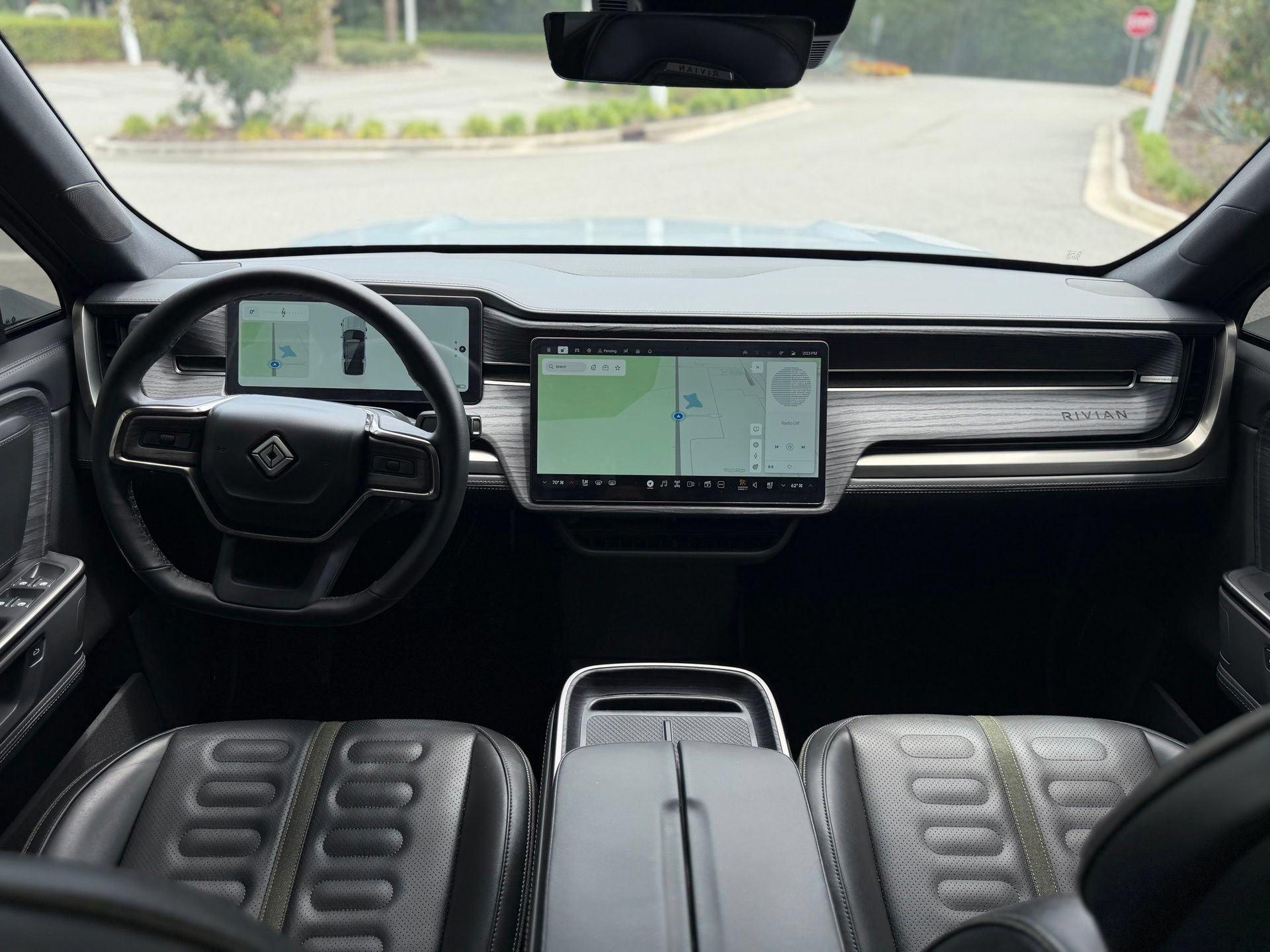 Used 2025 Rivian R1S Adventure AWD/4WD image 4