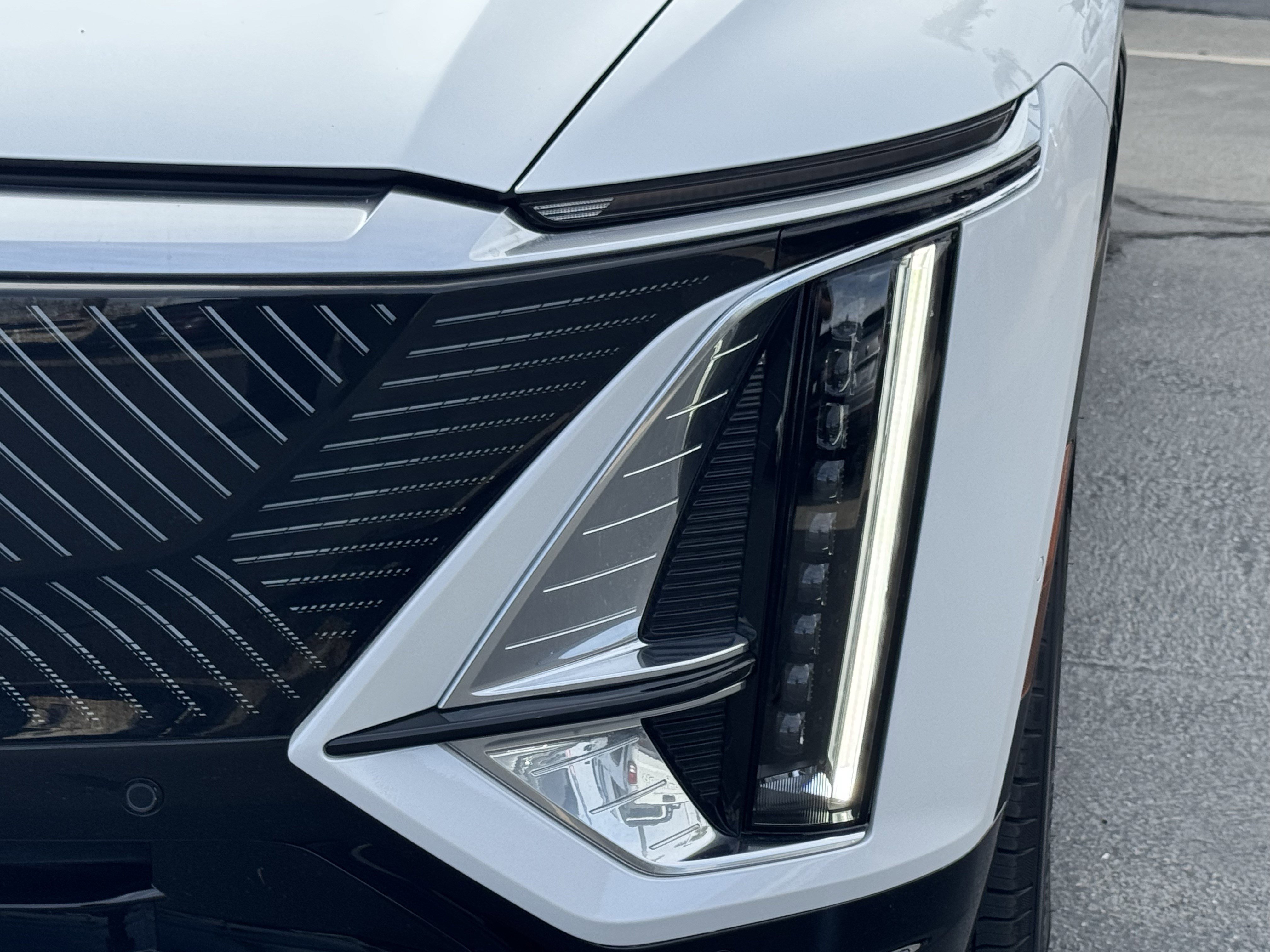 Used 2024 Cadillac Lyriq Luxury AWD/4WD image 7