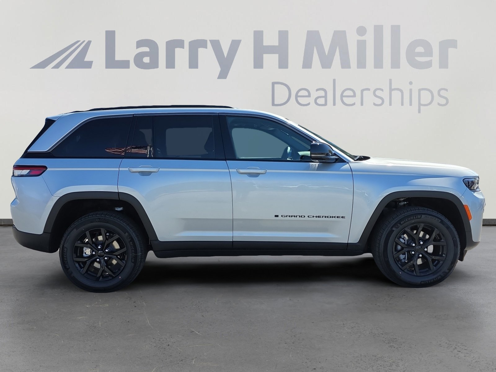 New 2026 Jeep Grand Cherokee Altitude AWD/4WD image 6