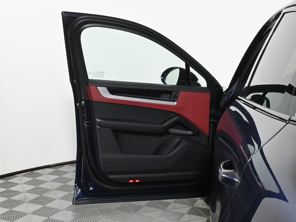 Used 2026 Porsche Cayenne S AWD/4WD image 31