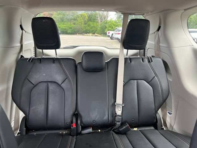 Used 2018 Chrysler Pacifica Touring-L Plus FWD image 16