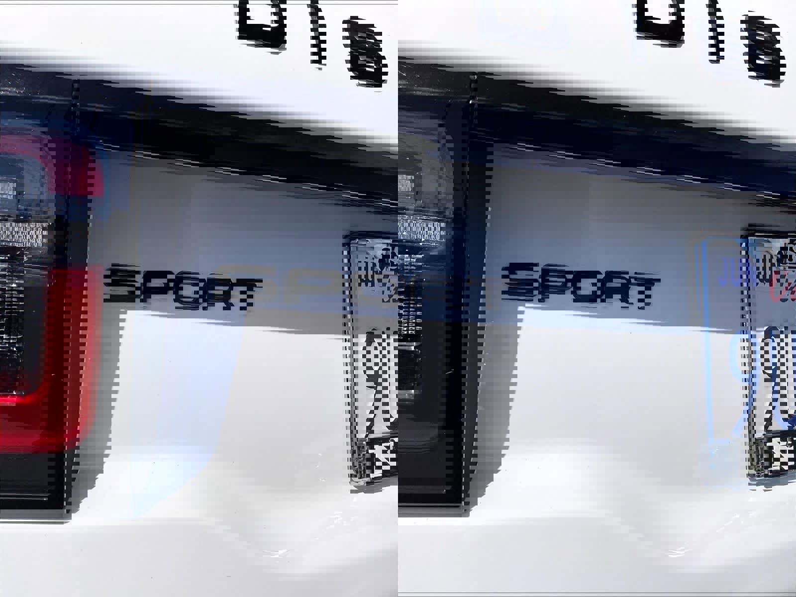 Used 2025 Land Rover Discovery Sport Dynamic SE image 9