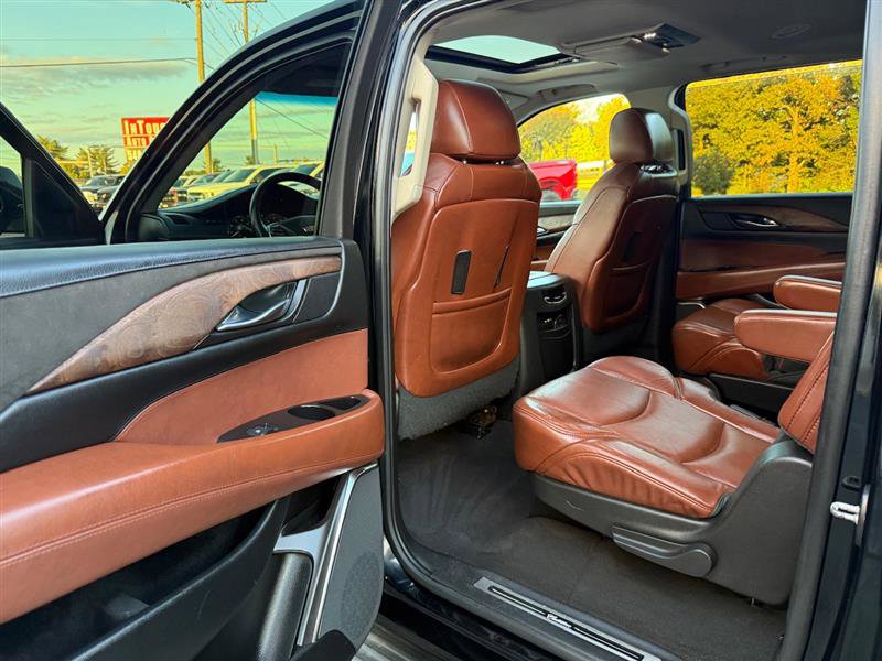 Used 2015 Cadillac Escalade ESV Luxury image 21