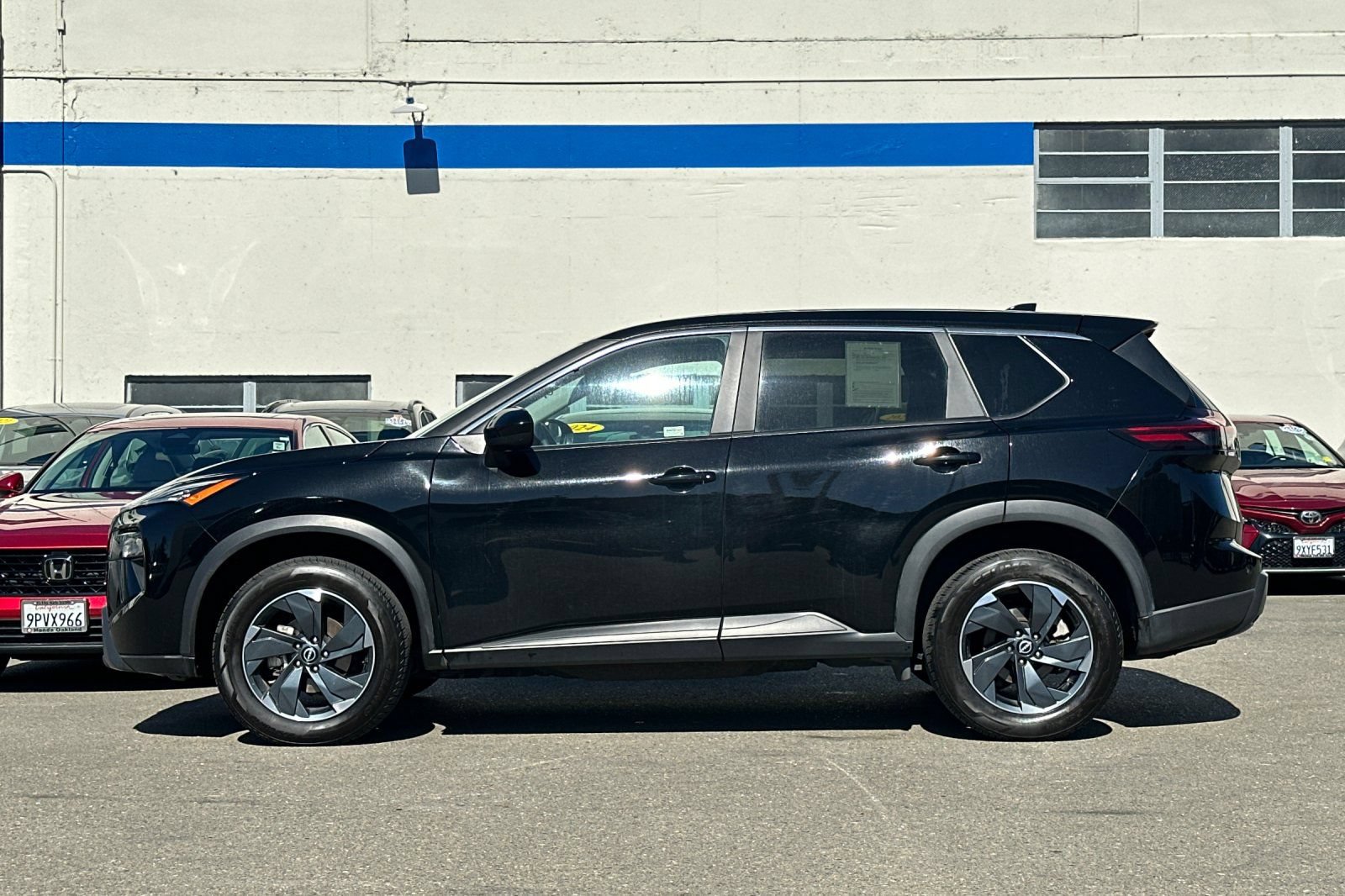 Used 2024 Nissan Rogue SV AWD/4WD image 8