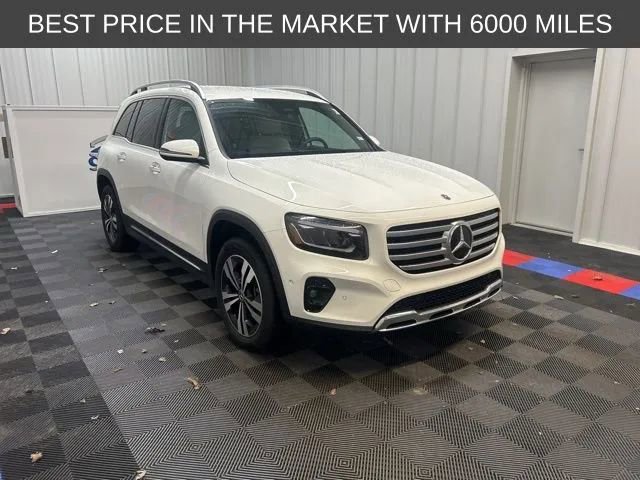 Used 2025 Mercedes-Benz GLB 250 4MATIC image 1