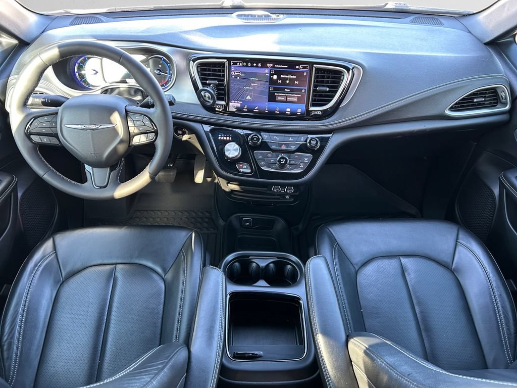 Used 2022 Chrysler Pacifica Touring-L w/ Uconnect Theater Family Group FWD image 12