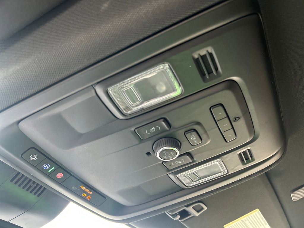 Used 2024 Chevrolet Suburban RST w/ Luxury Package image 30
